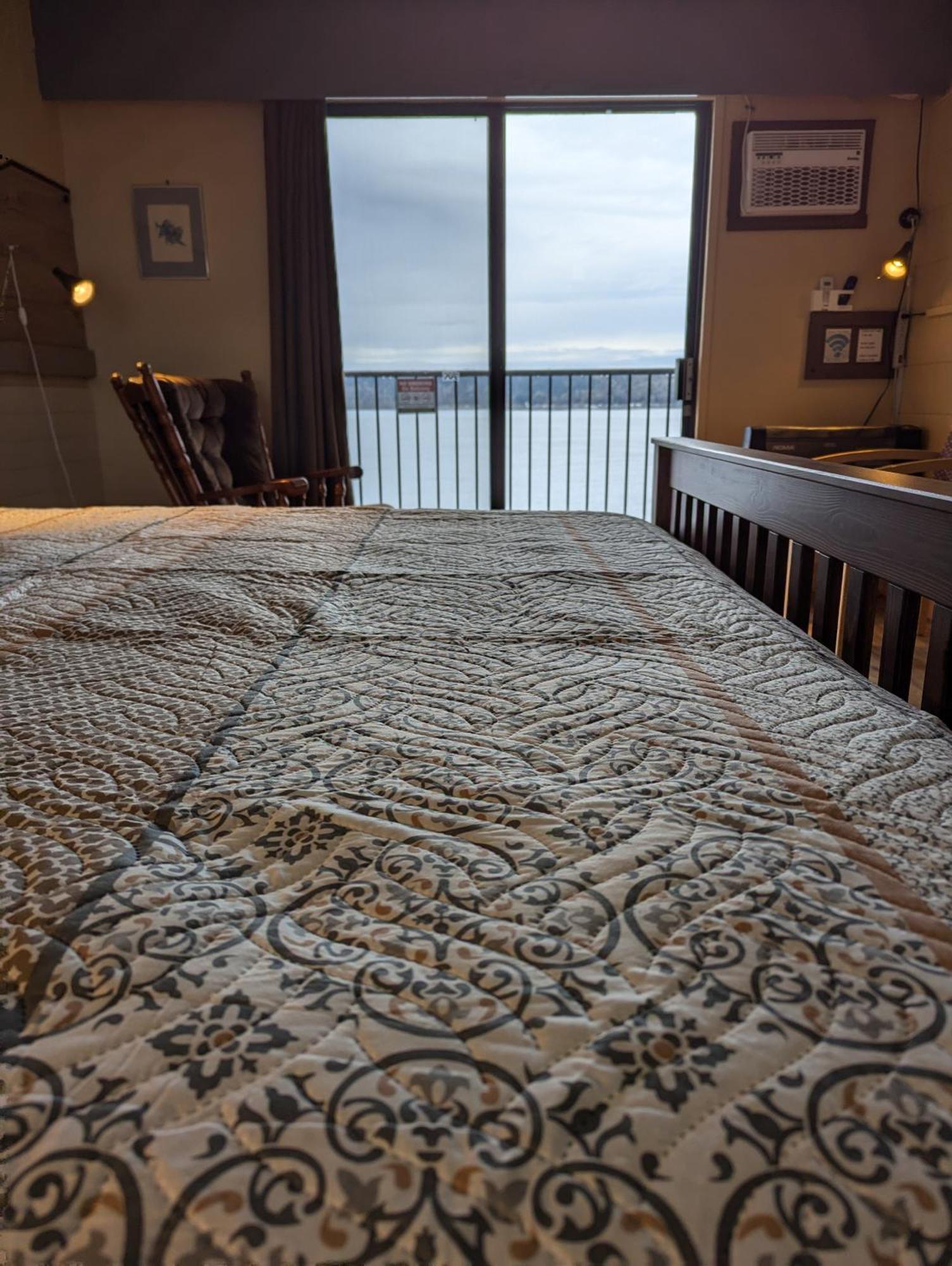 Above Tide Motel Campbell River Zewnętrze zdjęcie